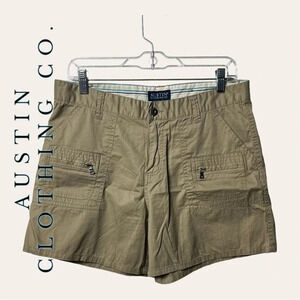 0402W. AUSTIN CLOTHING CO. CARGO KHAKI SHORTS SIZE 10 KHAKI IN COLOR
